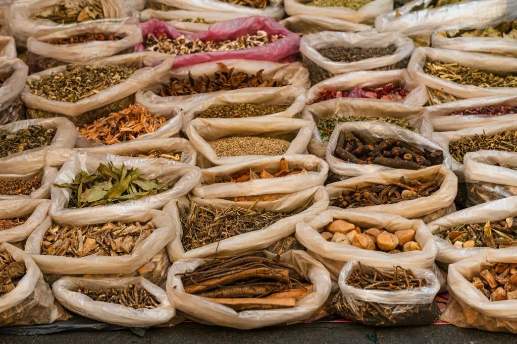 过塑机与打孔机在档案管理中的协同应用方案